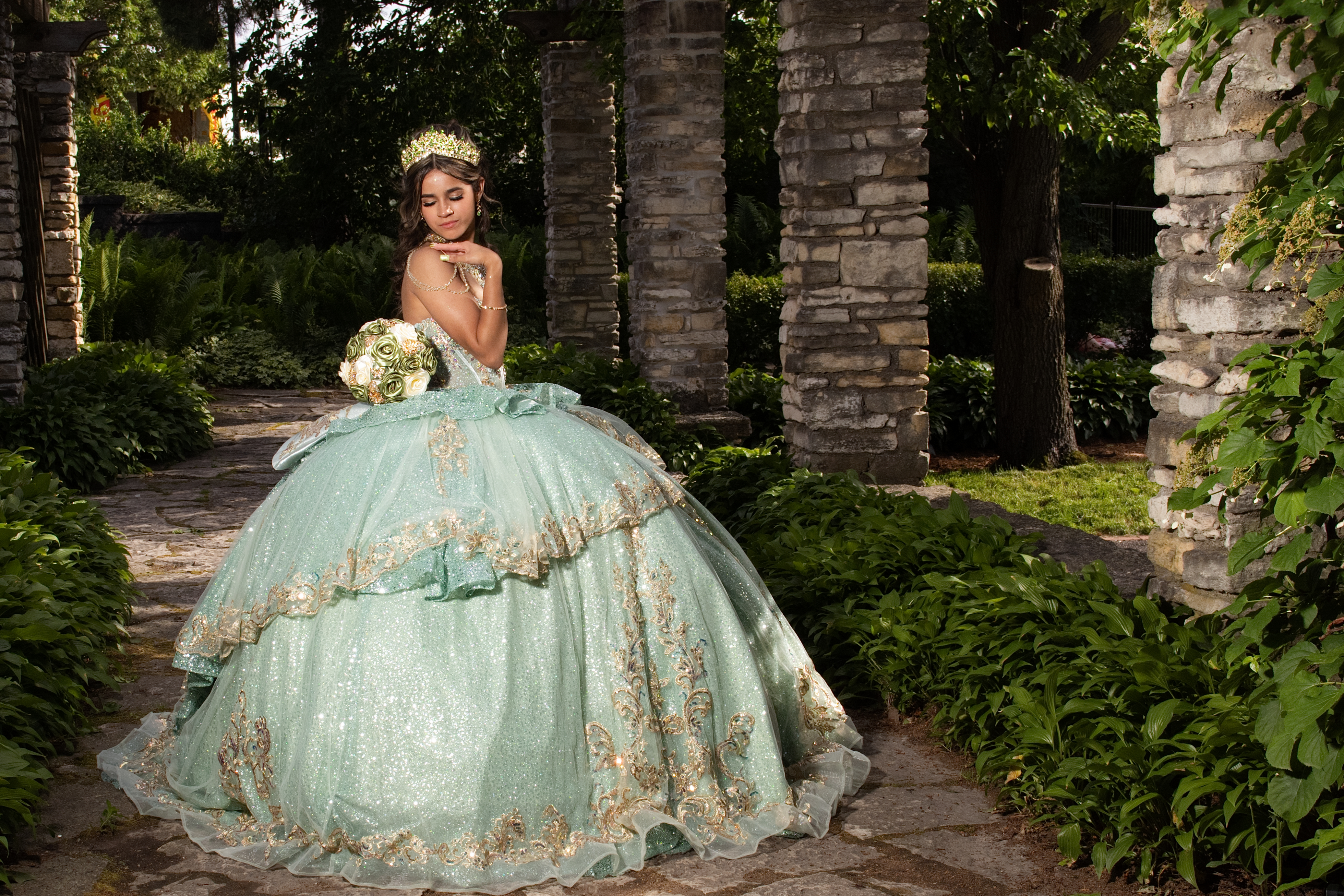 Quinceañera en jardín