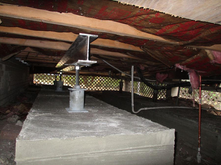 Steel beam and adjustable post supporting a floor in a crawl space