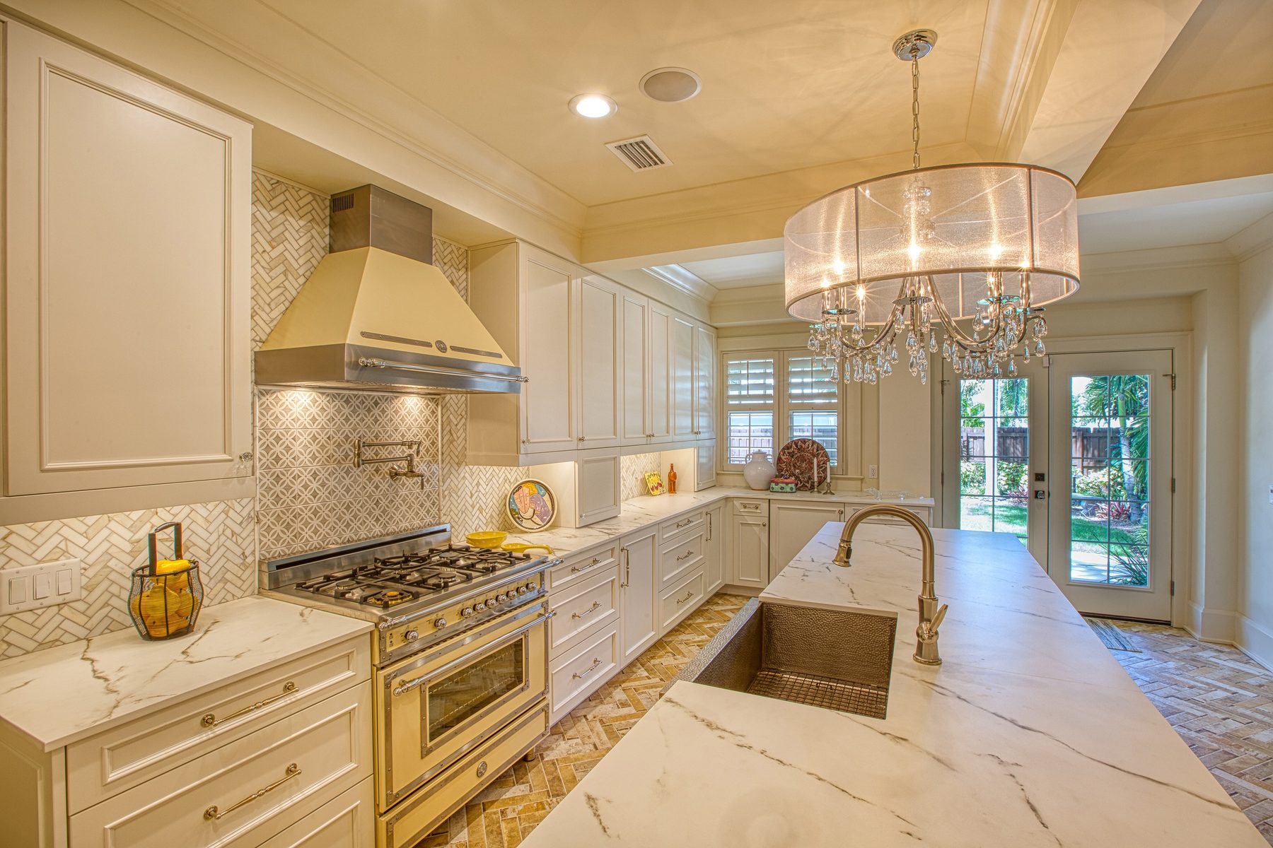 White kitchen with a veined ultra-compact island