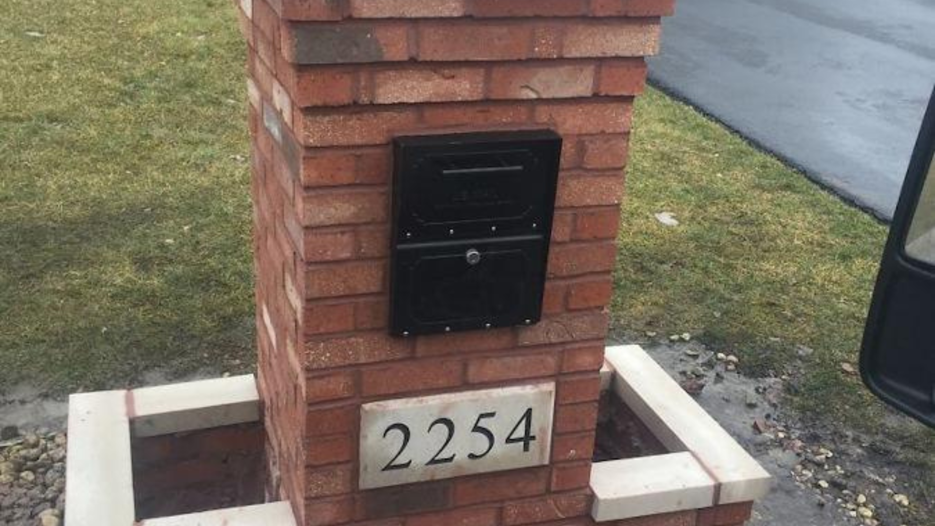 Brick Mailbox Construction