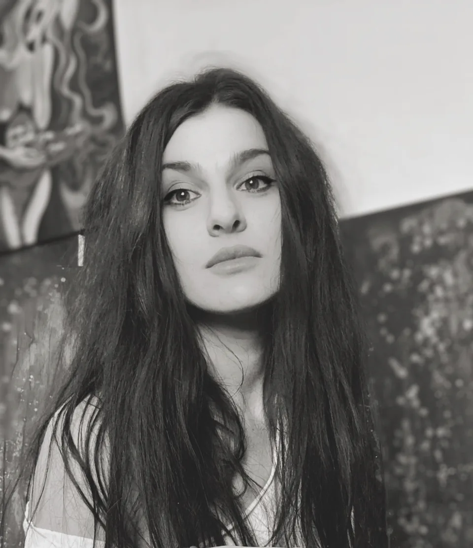 Dana Ștefania Apostol, artistă expusă la Galeria Parthenope