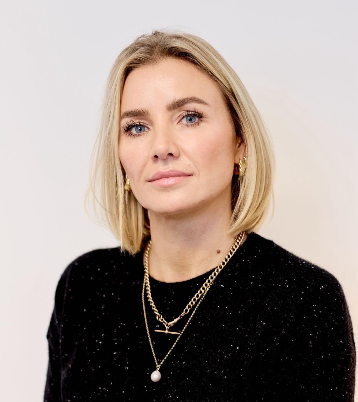 {{location_owner.first_name}}, Expert PMU Artist in {{location. city}}