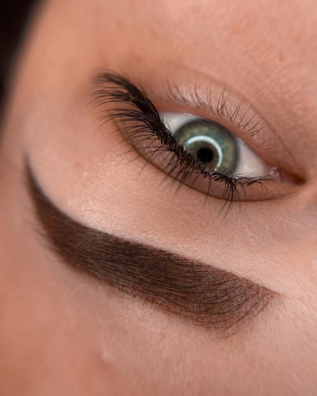 Powder brows