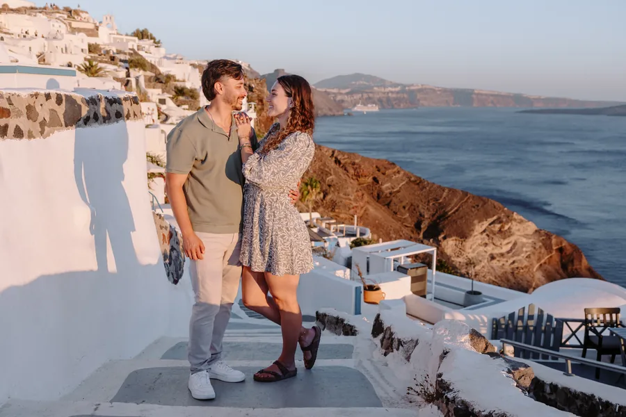 A kiss on the steps