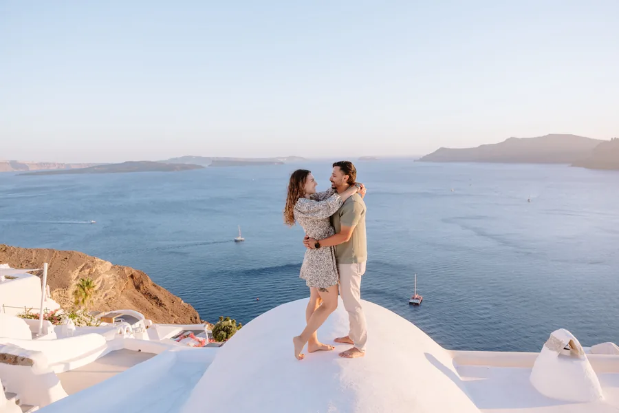 A kiss on the dome, tiny against the whole caldera