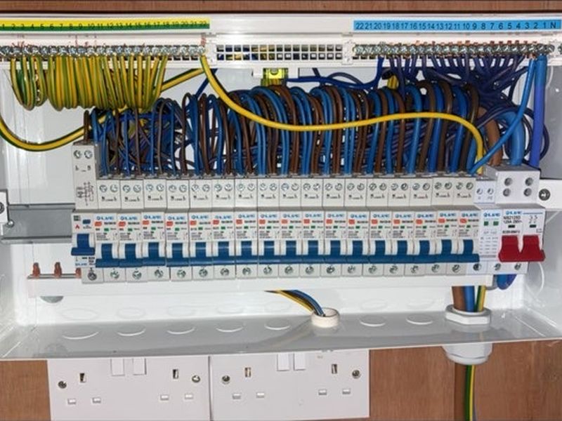 Replacement consumer unit fully wired