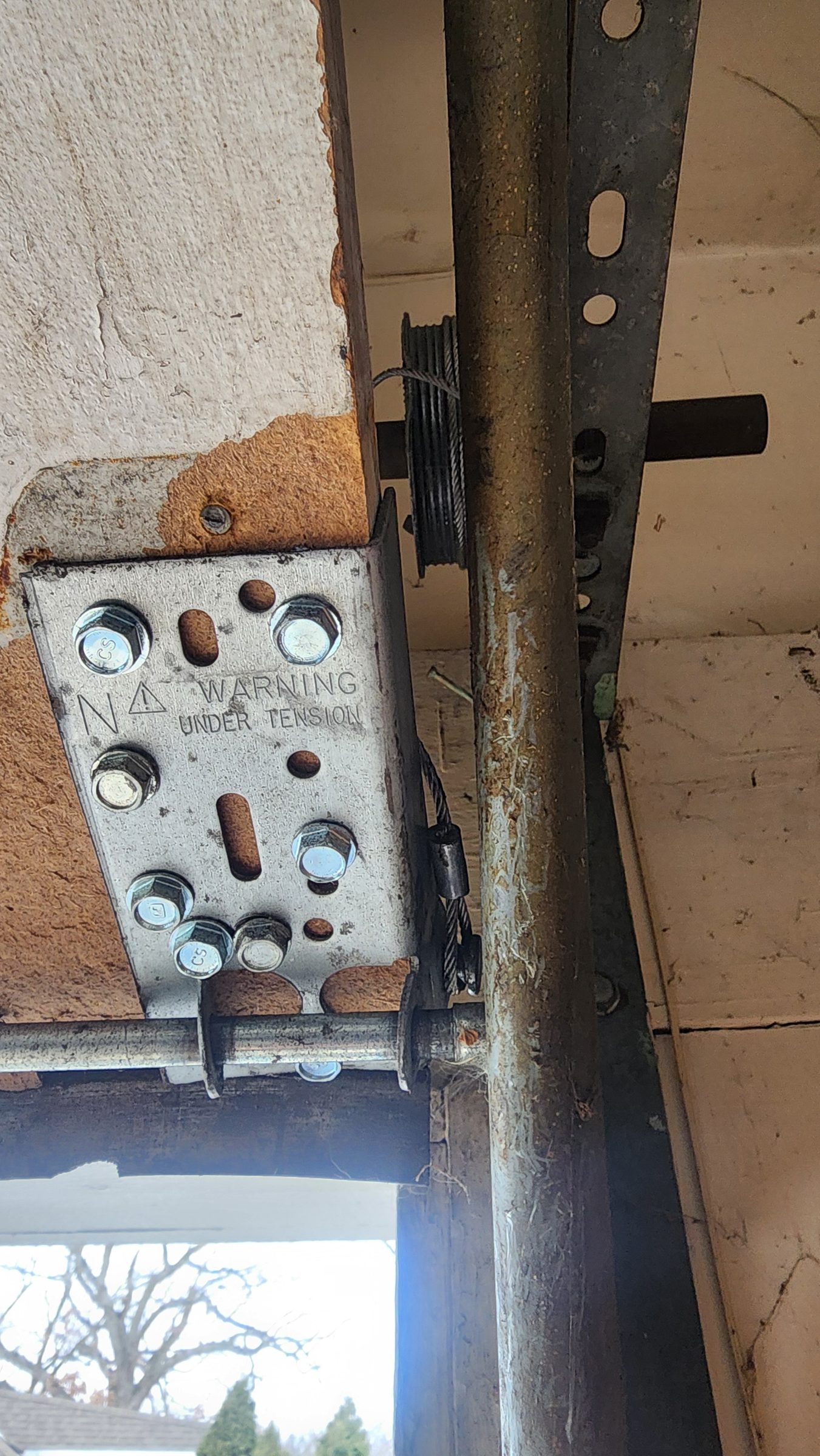 End bearing bracket and cable drum with warning label
