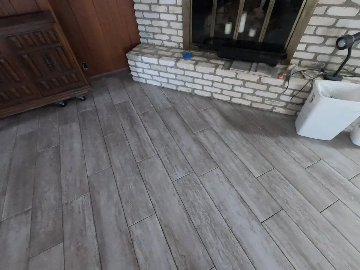 Wood-look floor at fireplace