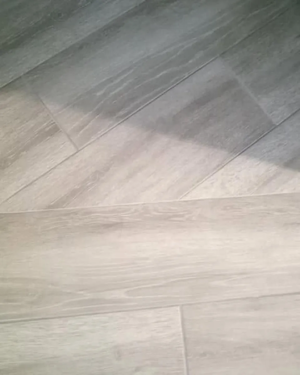 Light gray wood-look floor detail