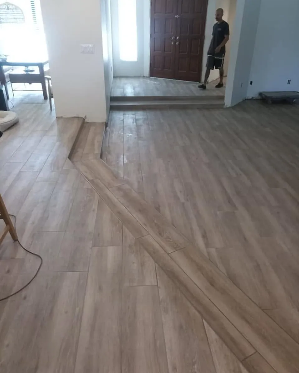 Wood-look multi-level with diagonal border
