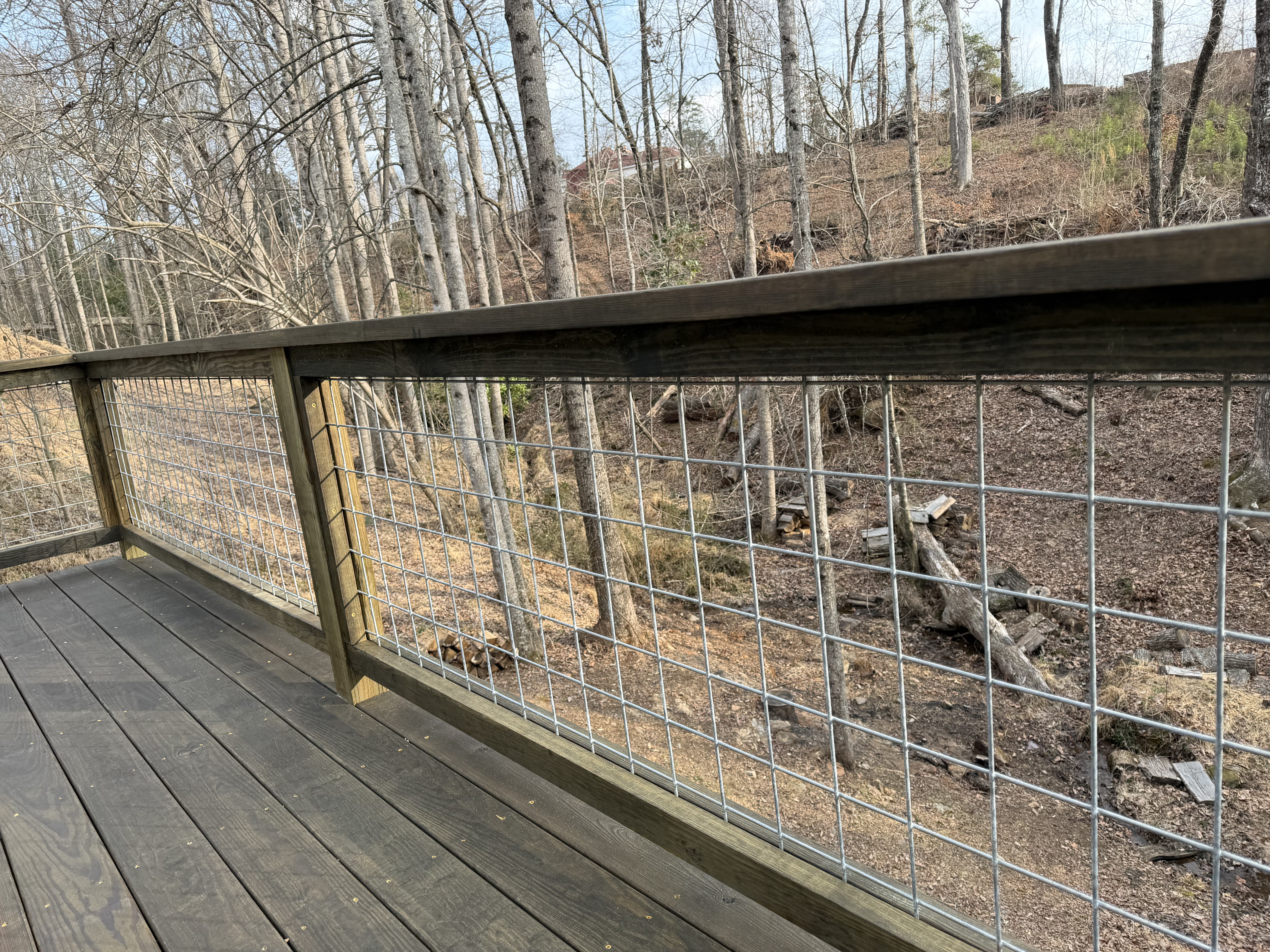 Close detail of the finished hog-wire railing on the Caleb deck in Berea