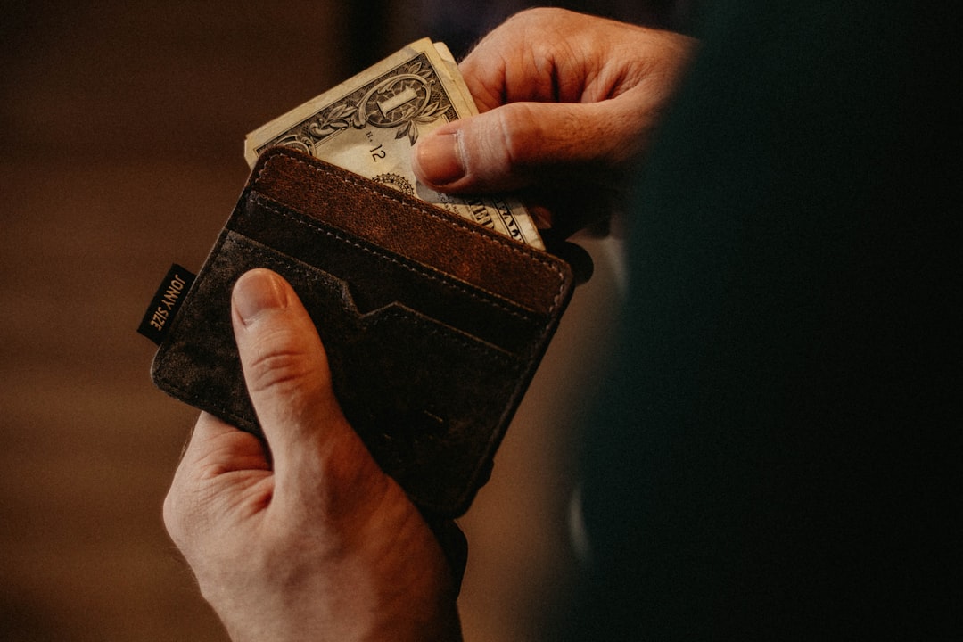 Making a donation with cash Making a donation with cash