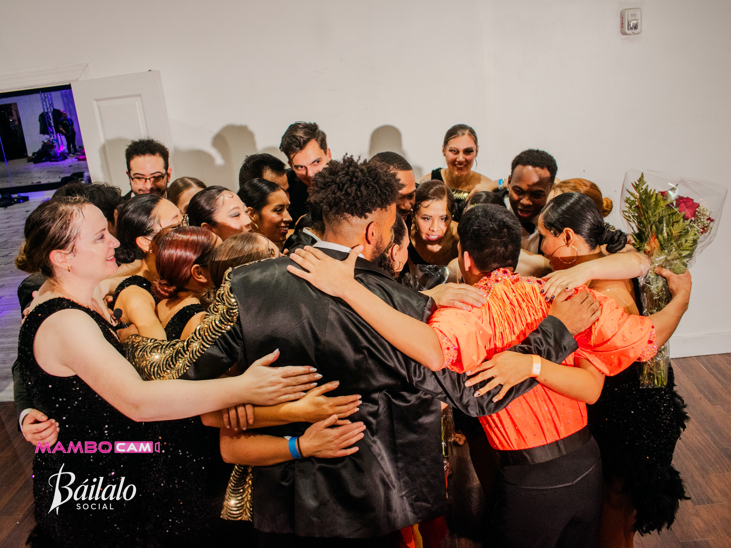 A pair dancing bachata at Mambolab
