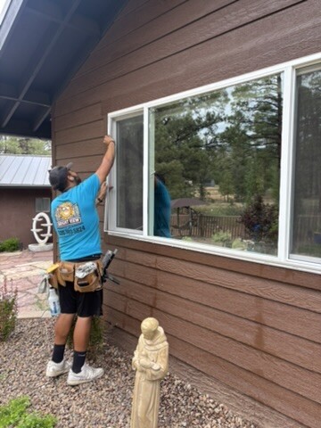 Window screen repair service