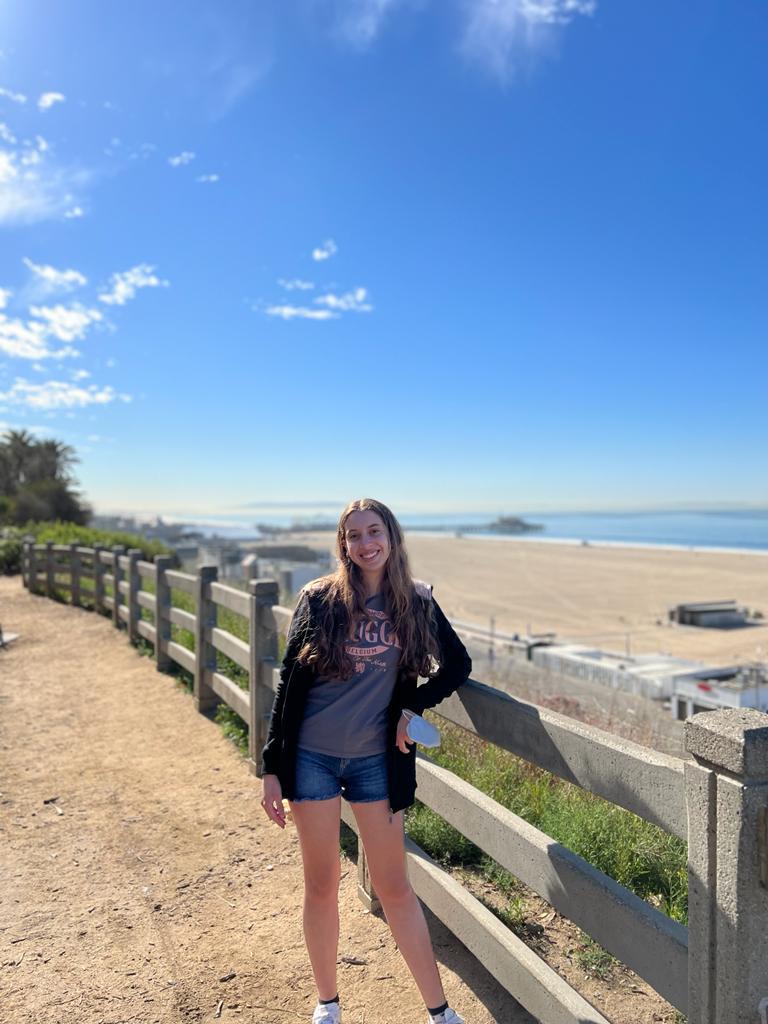 Estudiante en la playa de Los Ángeles