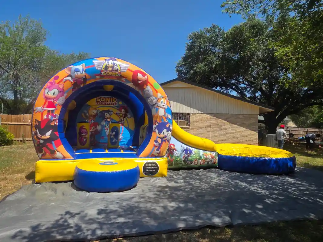 Water slides, slide combos and bounce houses for rent from Saray Party Rentals in San Antonio, TX