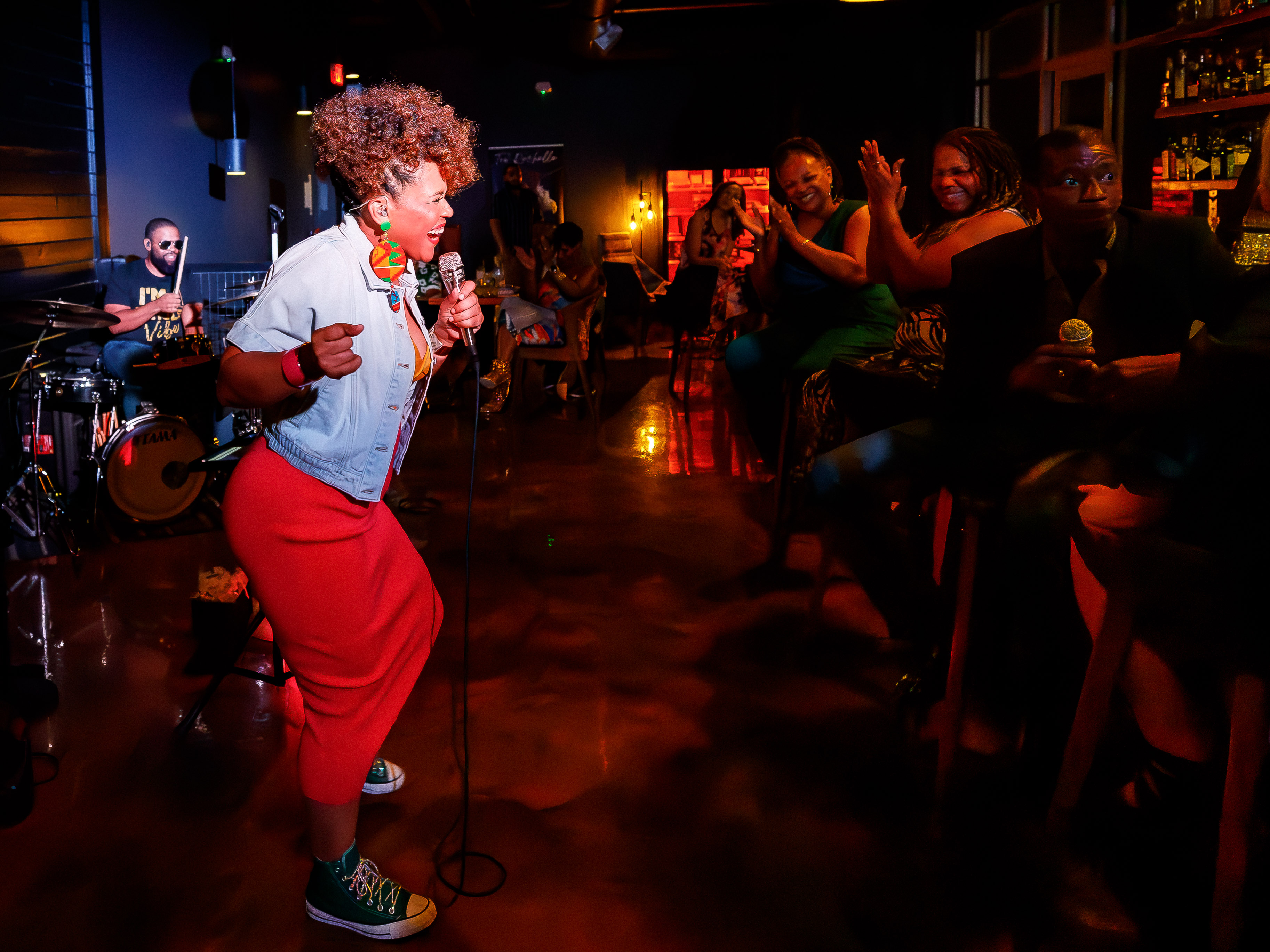 Tre’ Rochelle giving an energetic live performance