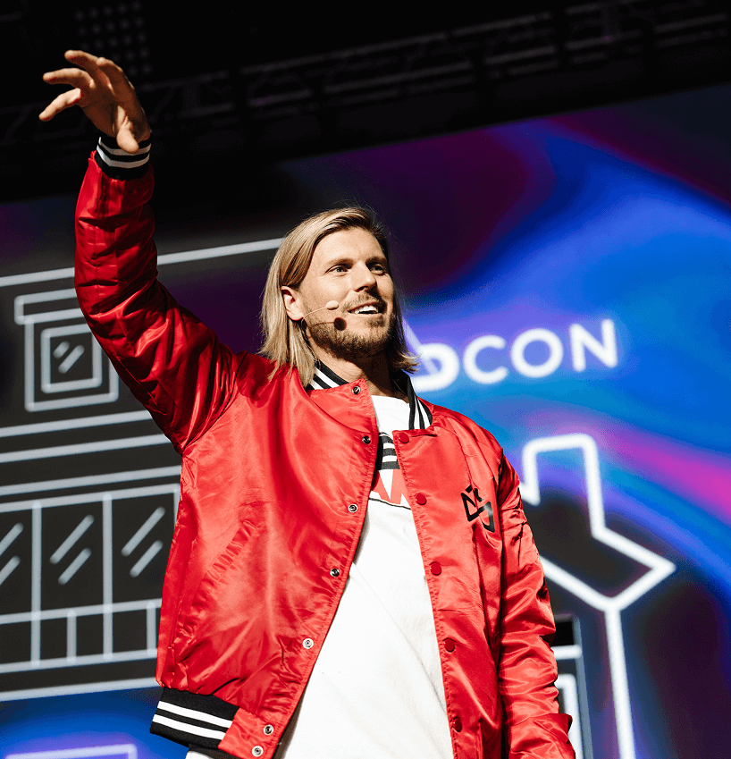 Sam Taggart on stage at D2DCon