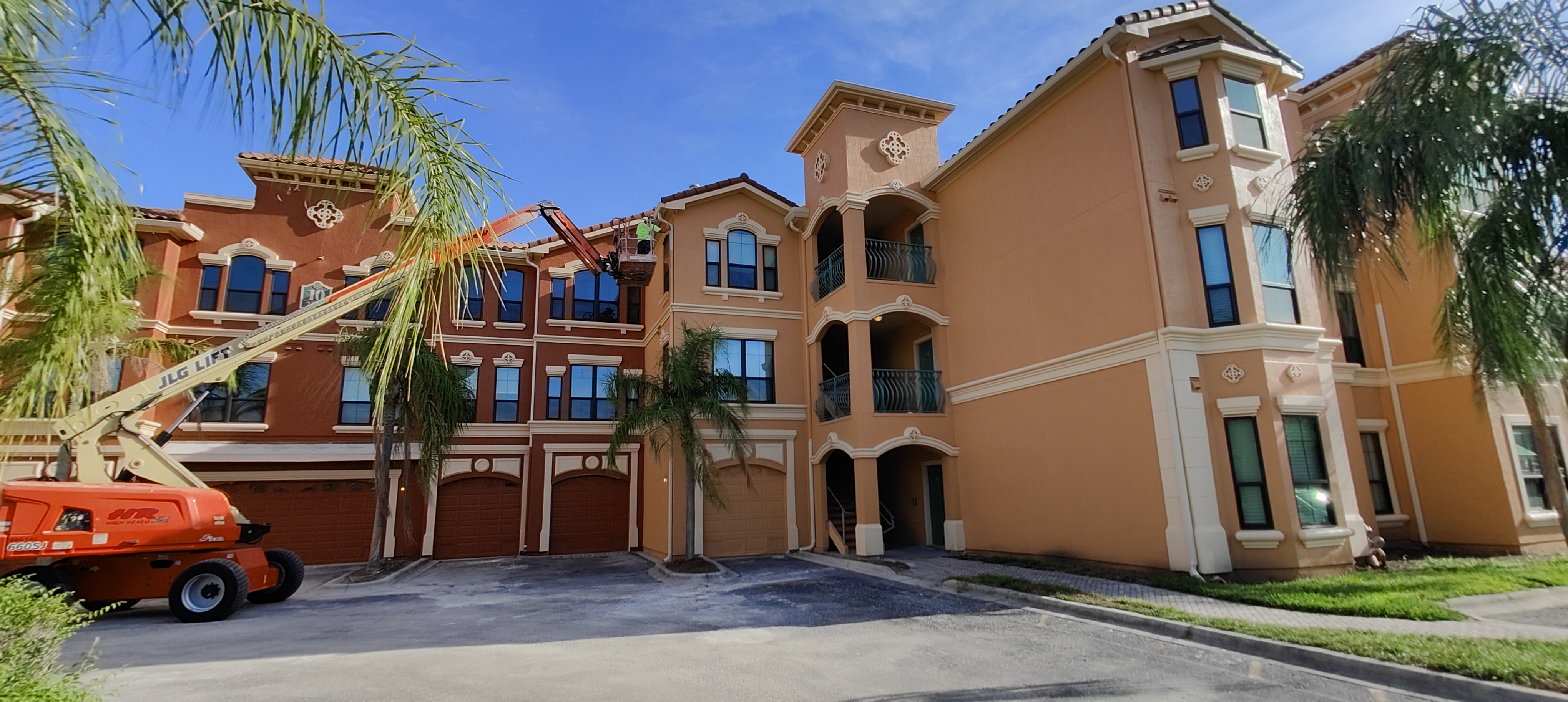Commercial gutters on a Tampa Bay building by Trufam