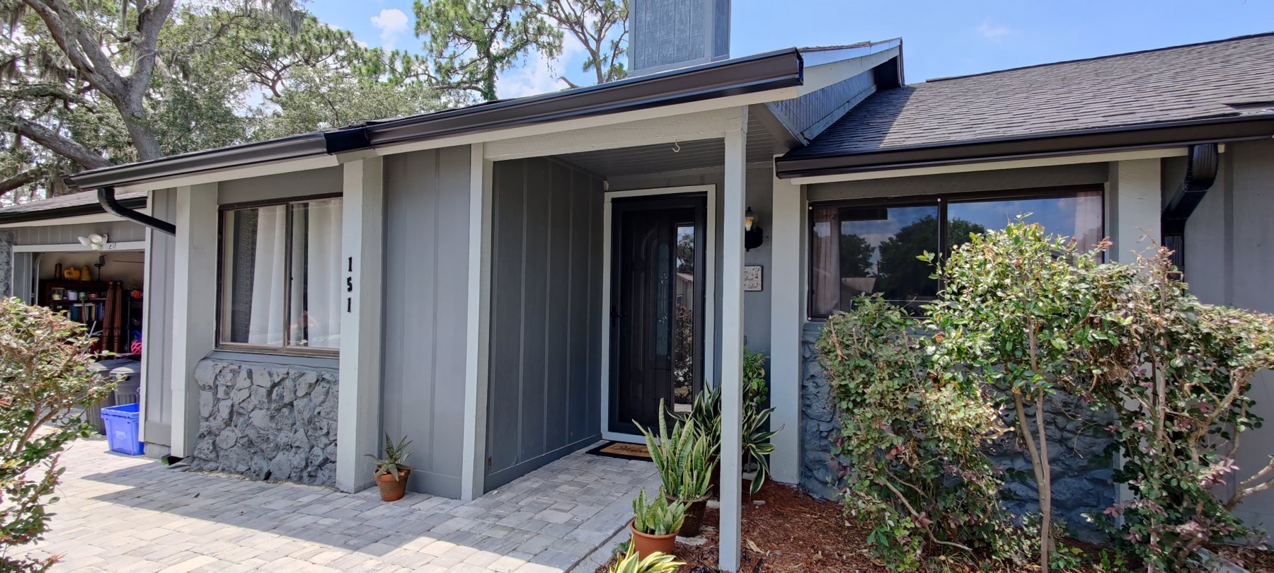 A Tampa Bay home with Trufam seamless aluminum gutters along the rooflines