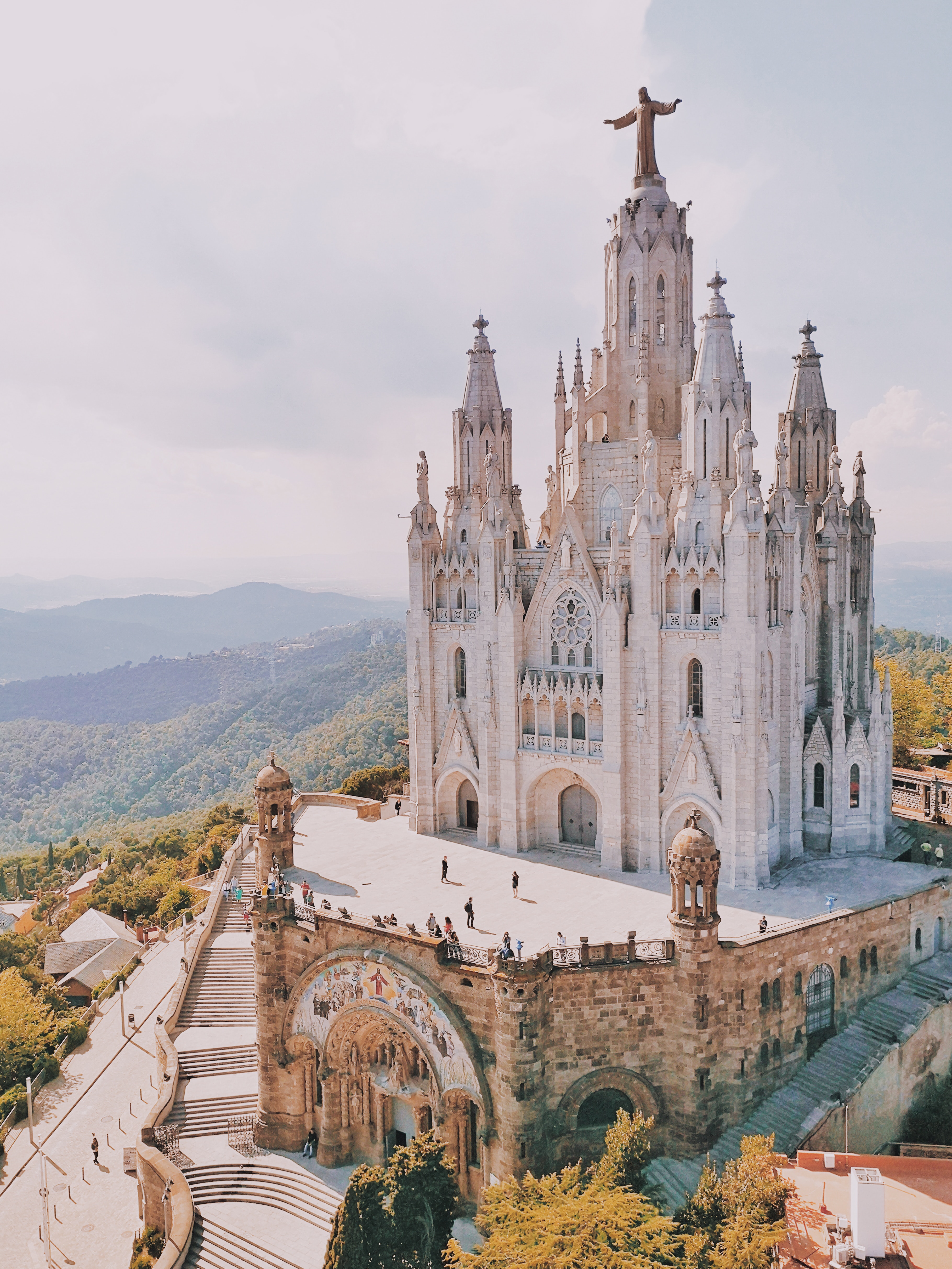 Navigating Barcelona Like a Connoisseur: Elevate Your Travel Experience with Expert Insights