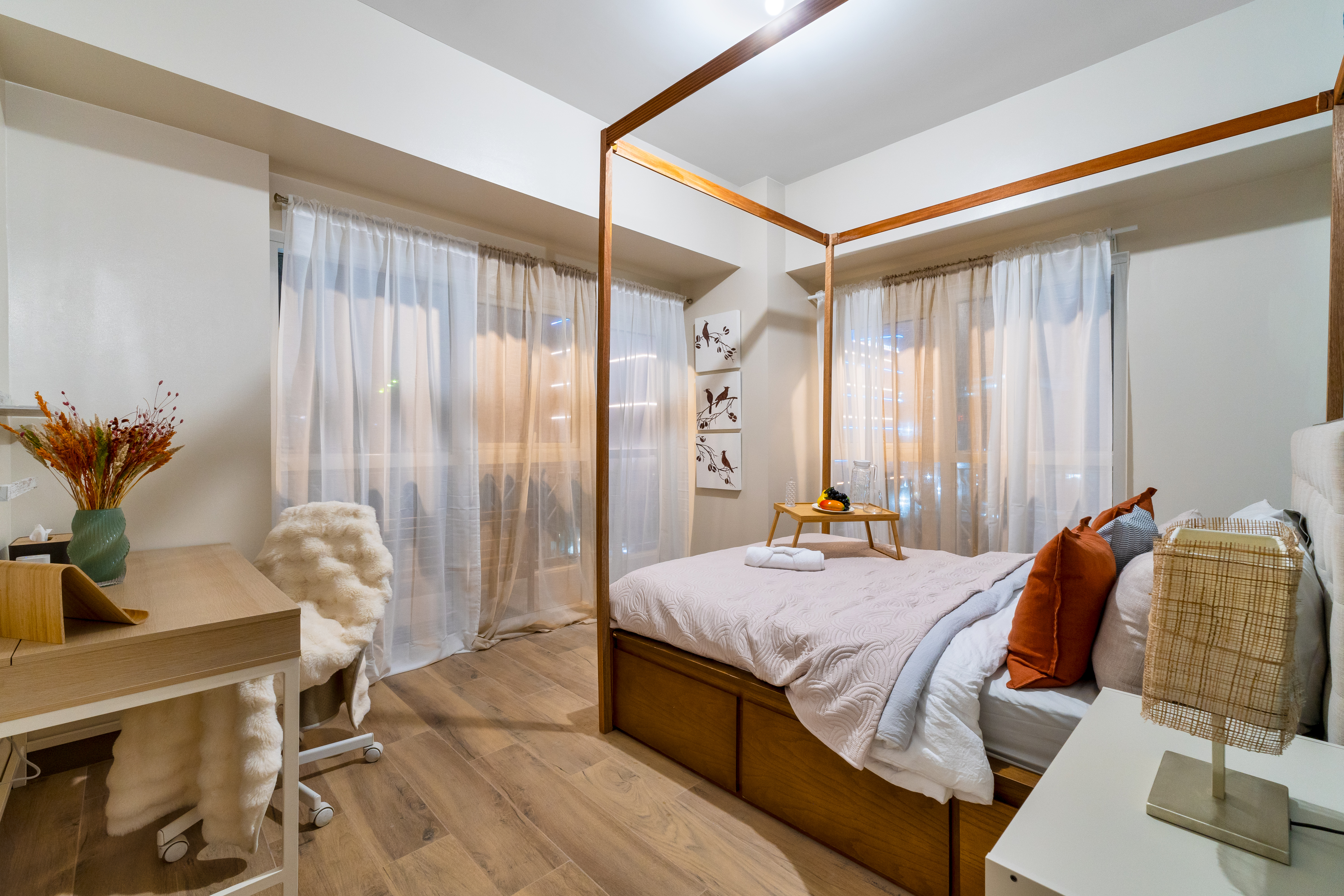 Captain's Quarter living area