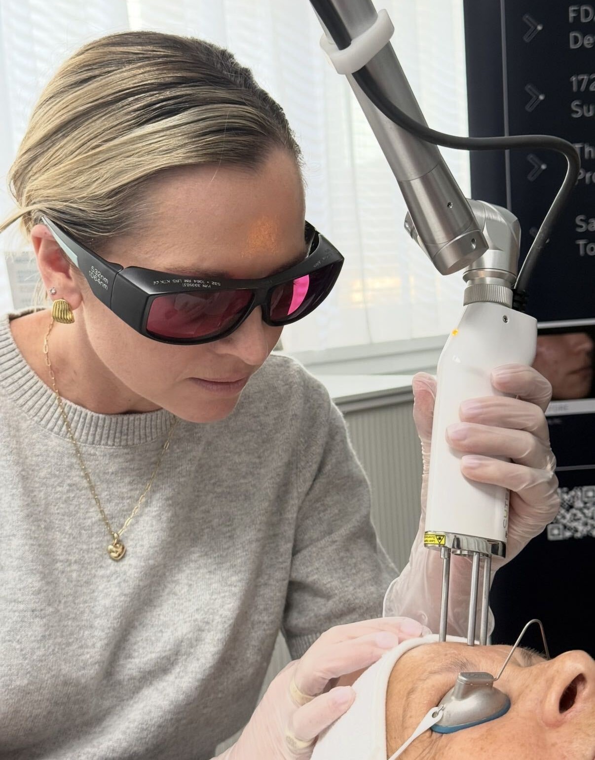 Pico laser skin treatment for pigmentation