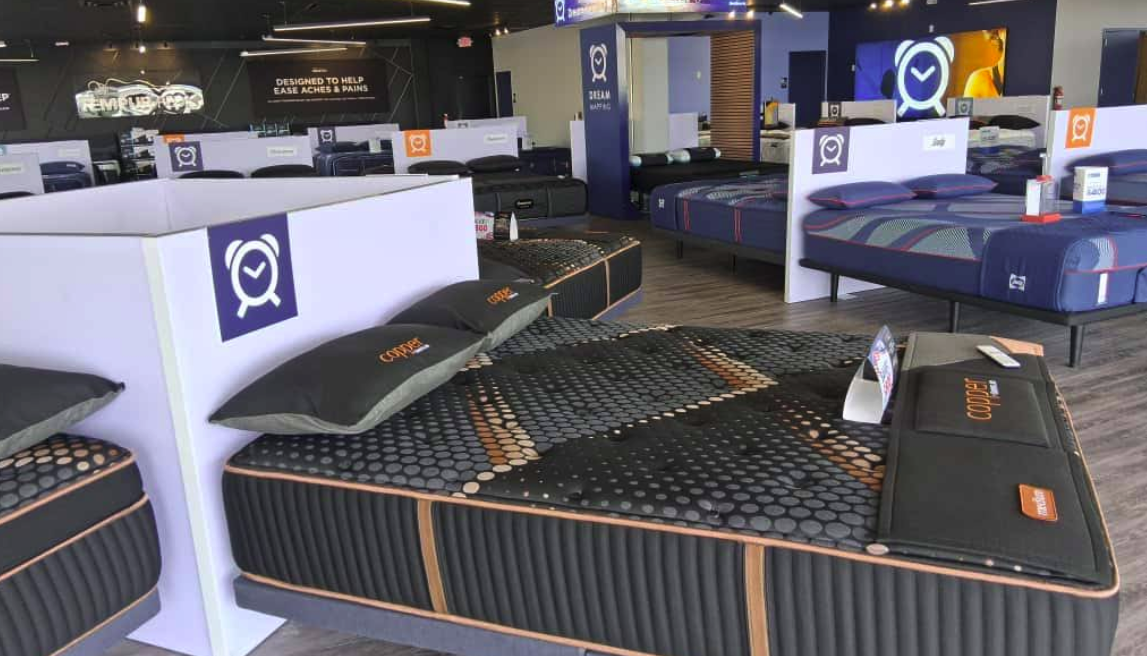 Snooze Mattress + Wellness showroom in East El Paso featuring premium mattresses on display, including models with Dream Mapping Technology and modern design.