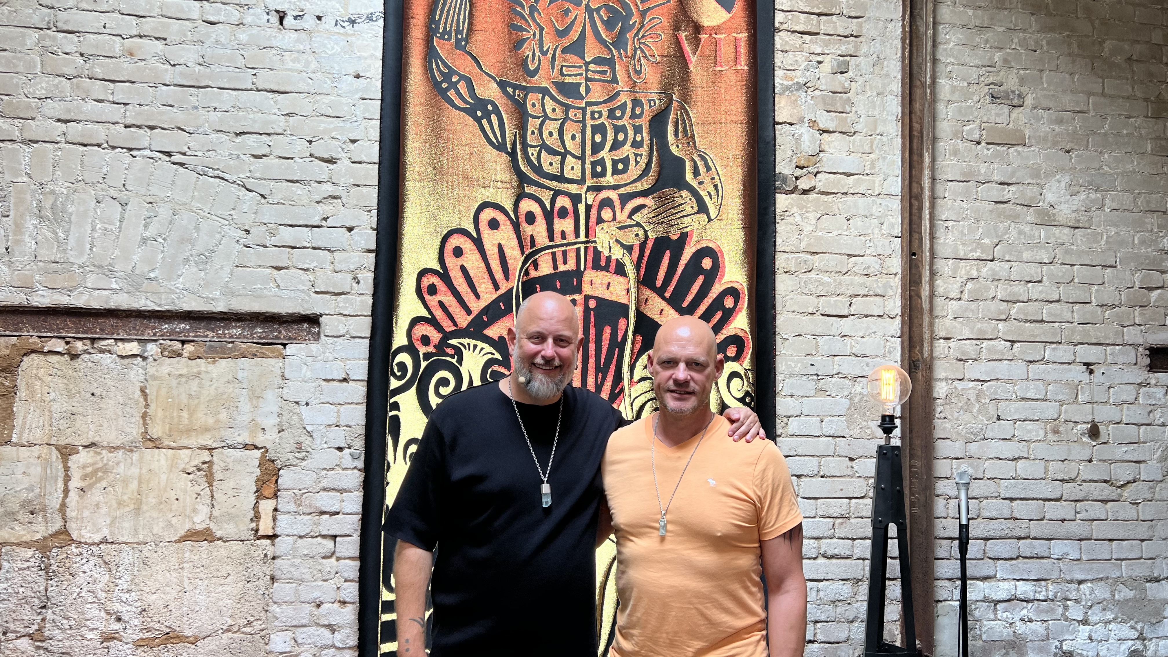 Lars Richter mit Jan Becker bei der Urkundenübergabe