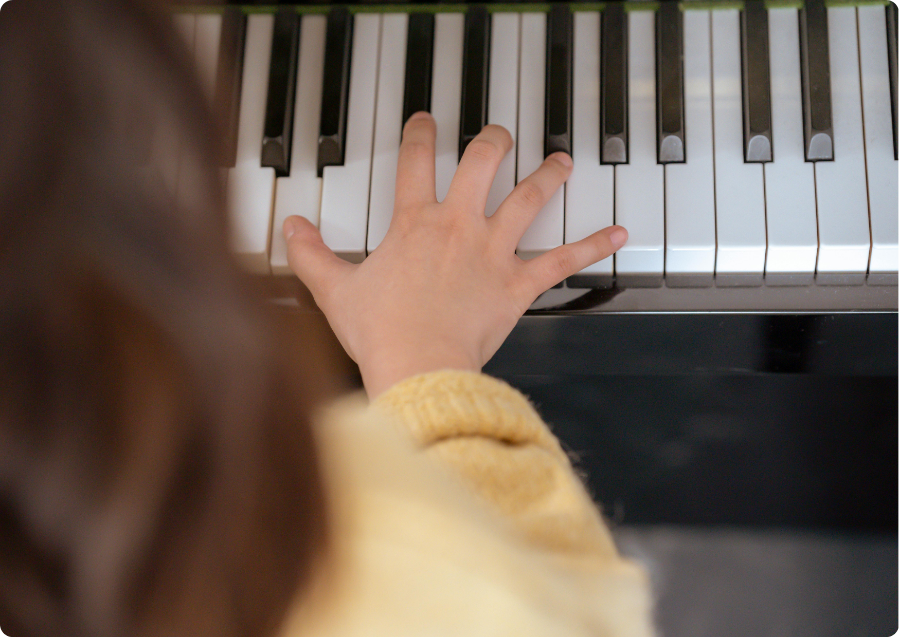 Blog Aude Compose - Main enfant piano
