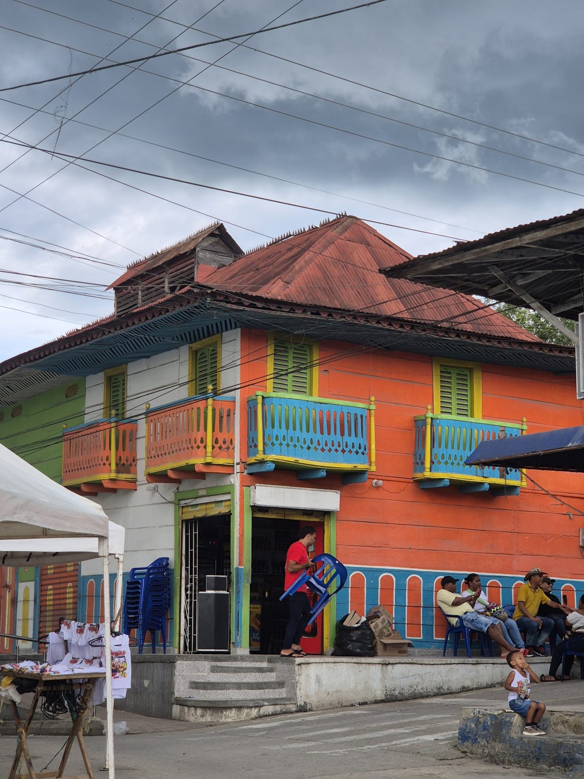 A colourful street in Ovejas