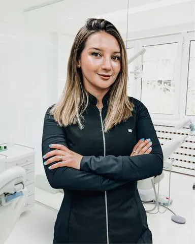 Dra. Jose Renata Barra, cirujana dentista especialista en estética facial en Dermodent