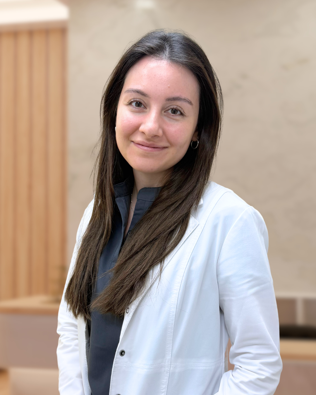 Dra. Constanza Cruz, cirujana dentista especialista en estética facial en Dermodent
