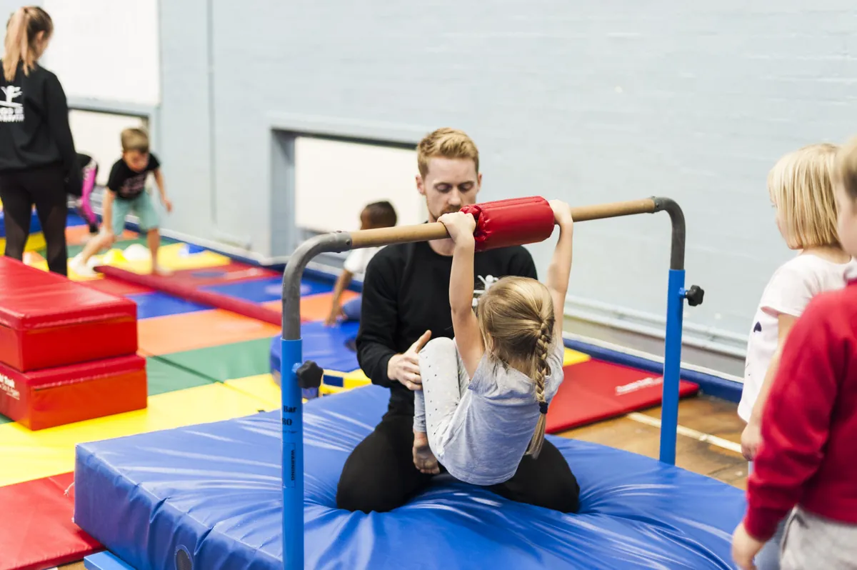 Gymnastics class for 8–10 years