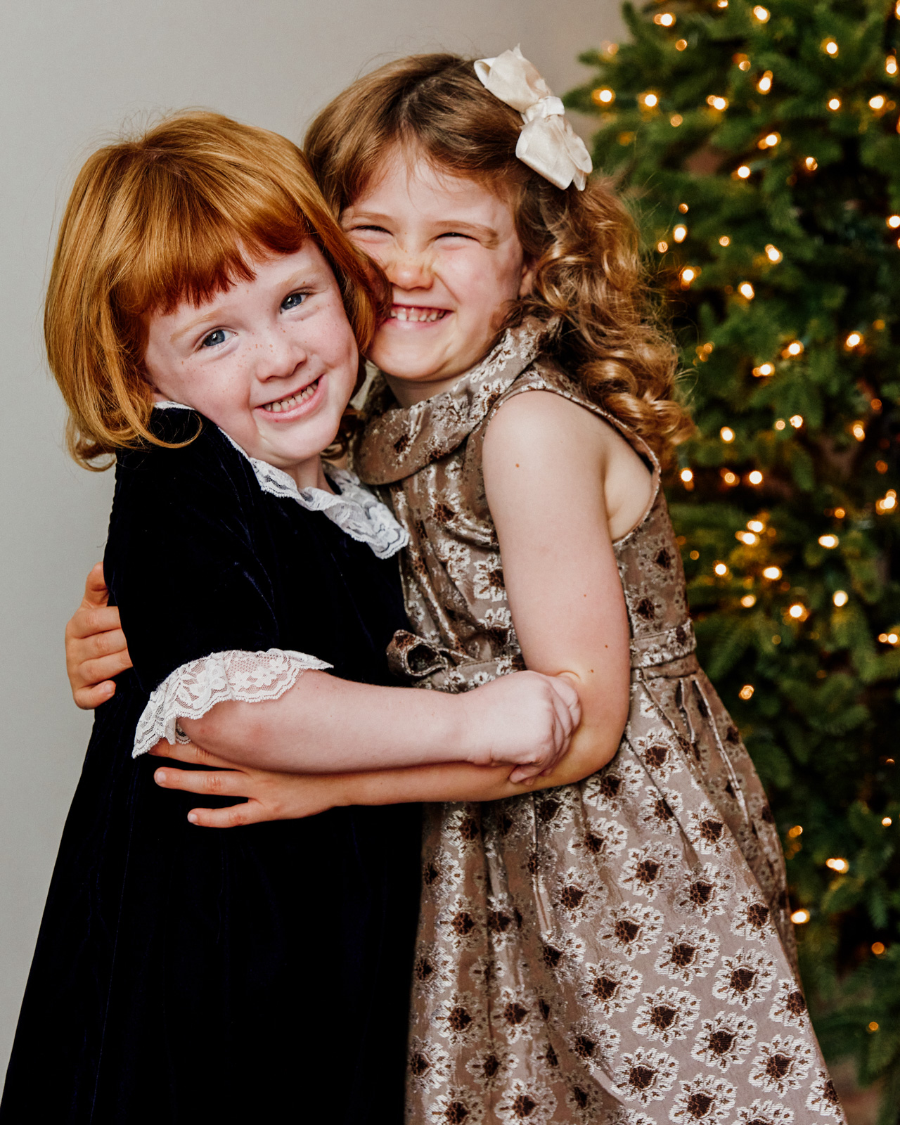 Family Christmas portrait by Ten Little Bluebirds