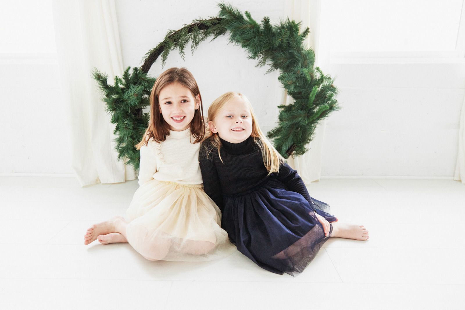 Family Christmas portrait by Ten Little Bluebirds