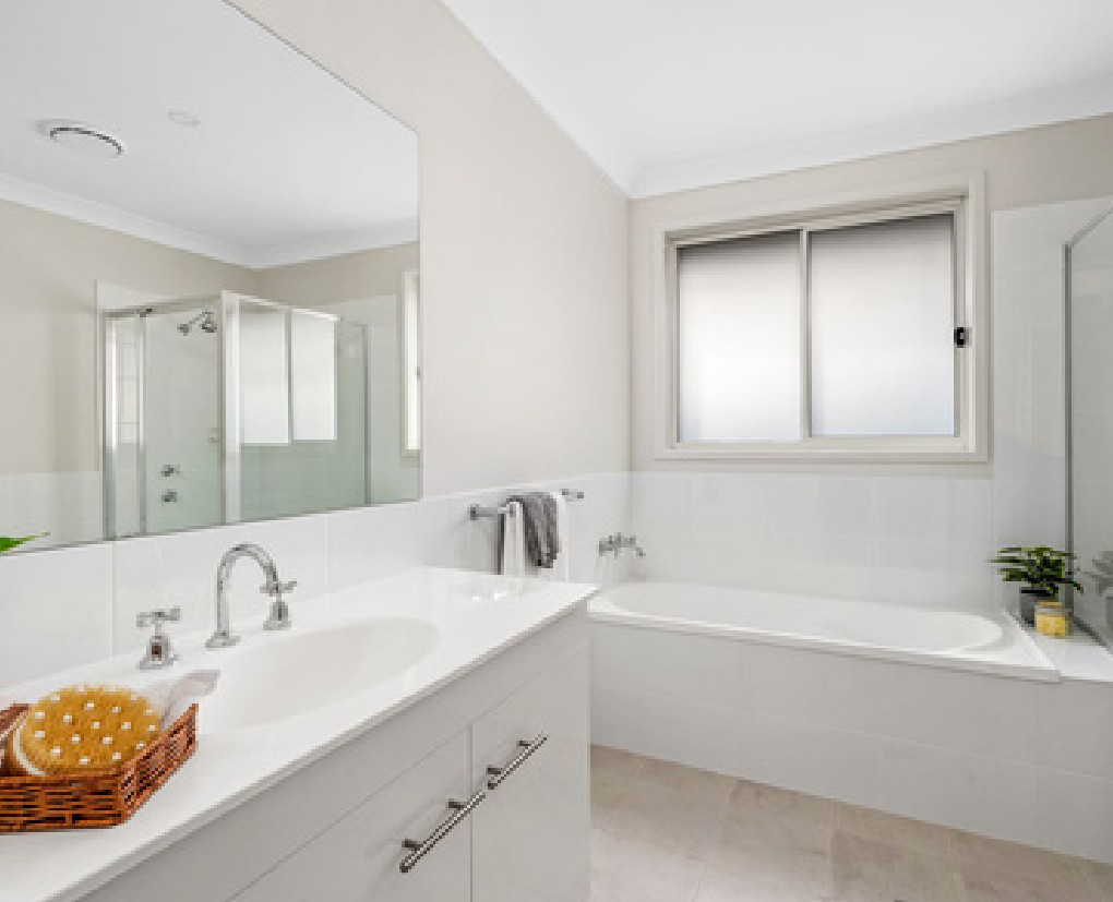 Representative bathroom interior for the Sovereign Downs dual-key package
