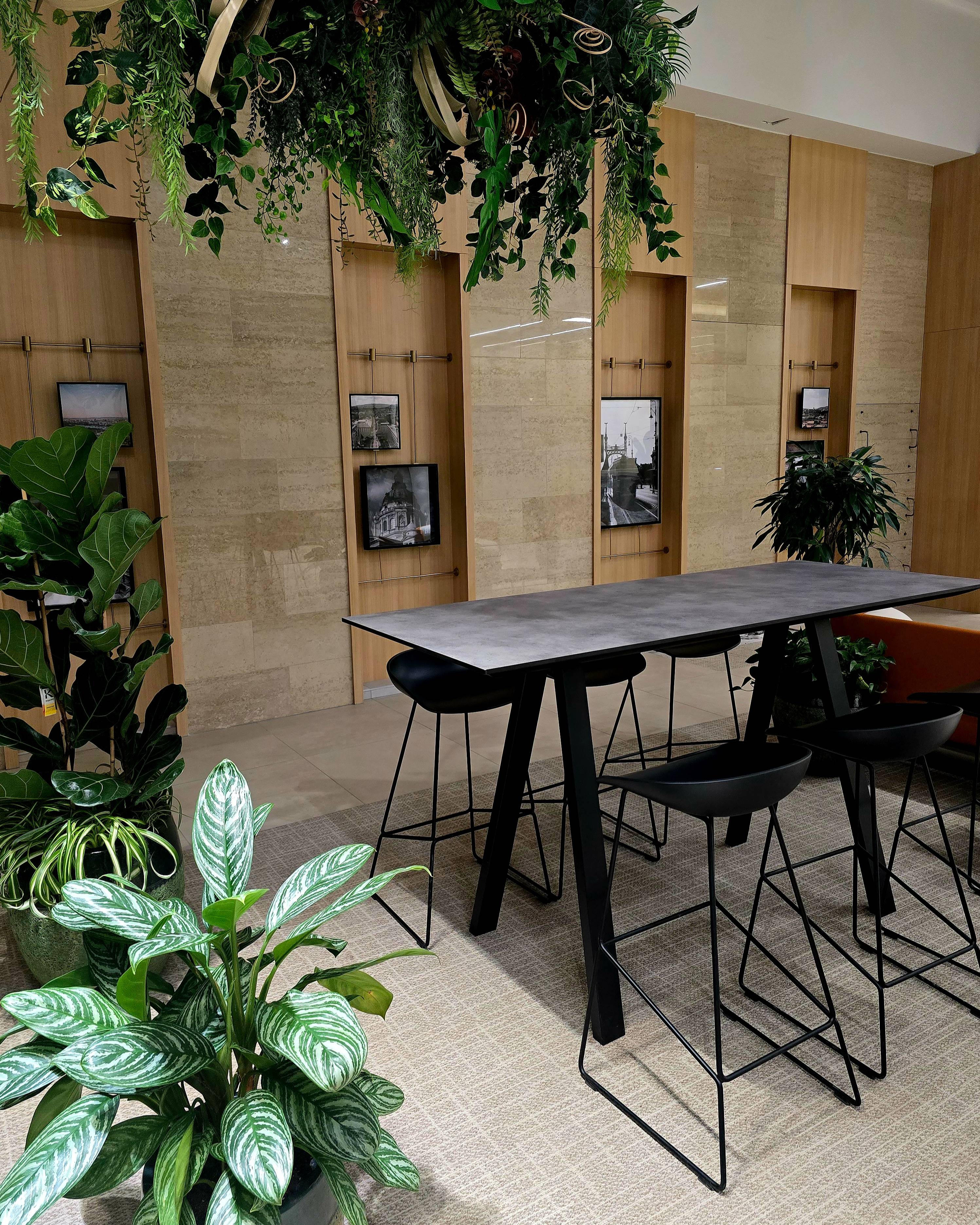 Letisztult, természetes tónusú home office íróasztal