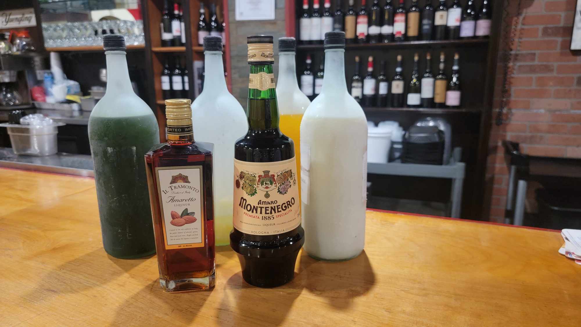 Tuttorosso bar drinks