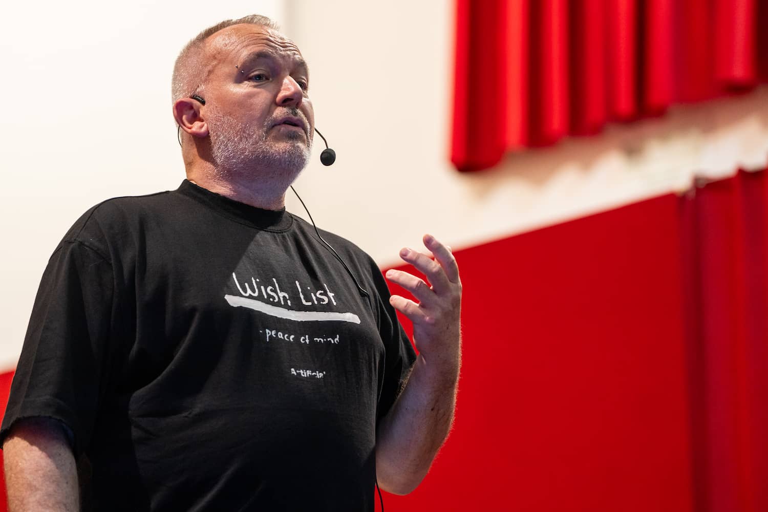 Relatore sul palco della Delta Academy