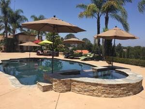 {{ custom_values.service_1 }} in {{custom_values.area_1})