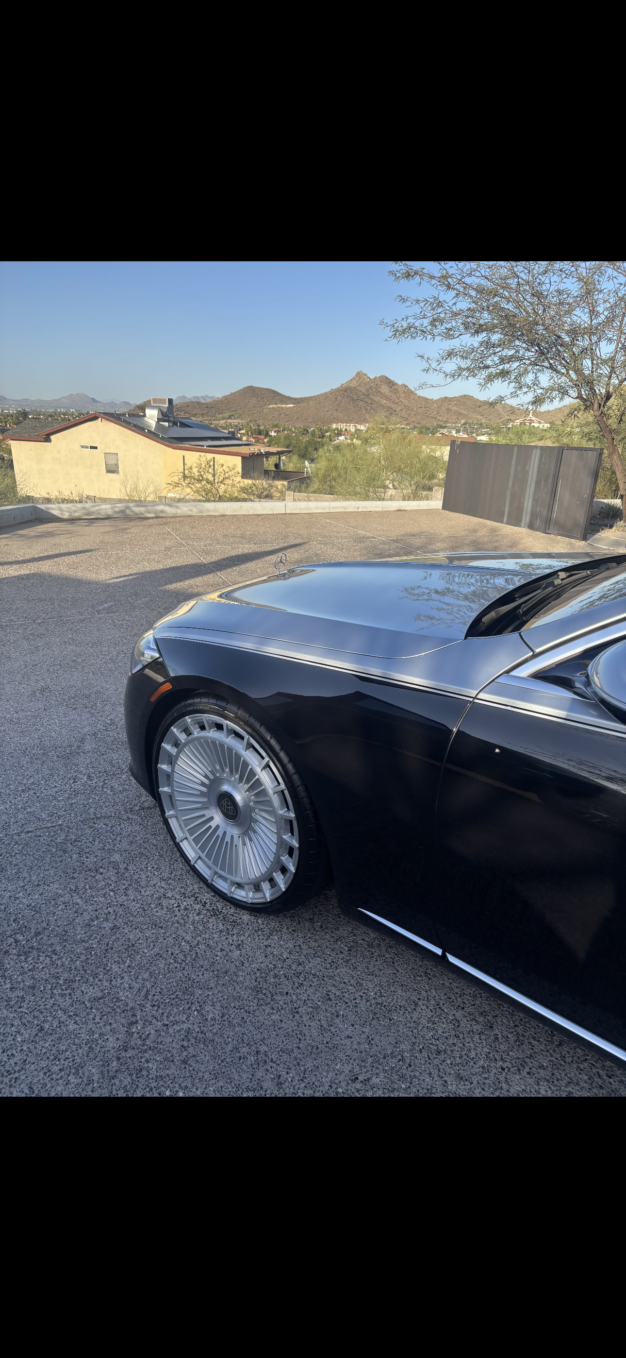 Mercedes-Maybach S-Class wheel and paint close-up