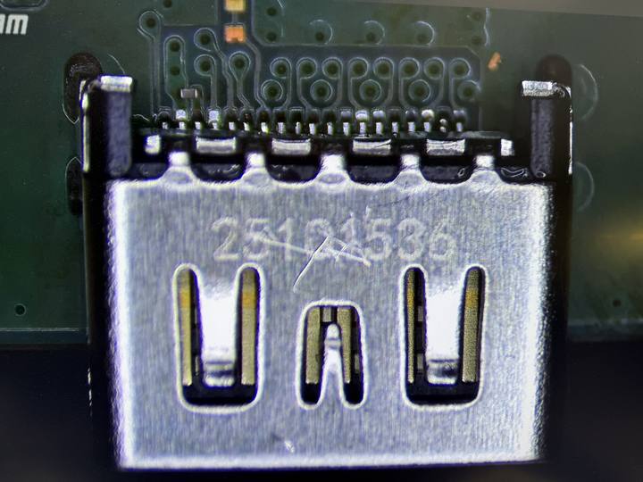 New HDMI port under the microscope
