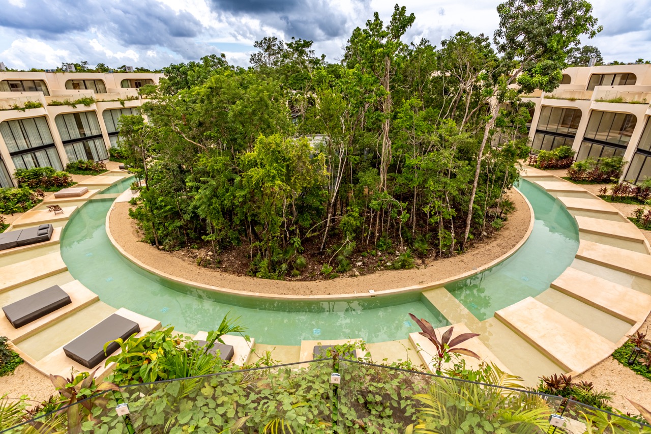 Mistiq Villas — Noche