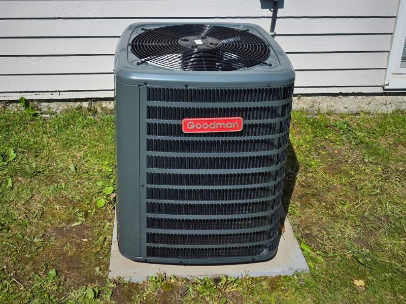 Outdoor air conditioning equipment service photo