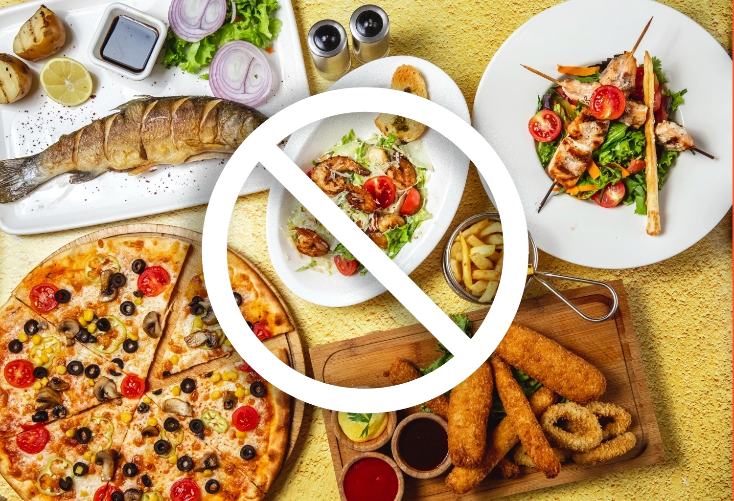 Variedad de comidas rápidas y platos de restaurante con un símbolo de prohibición que señala alimentos a evitar para una dieta saludable.