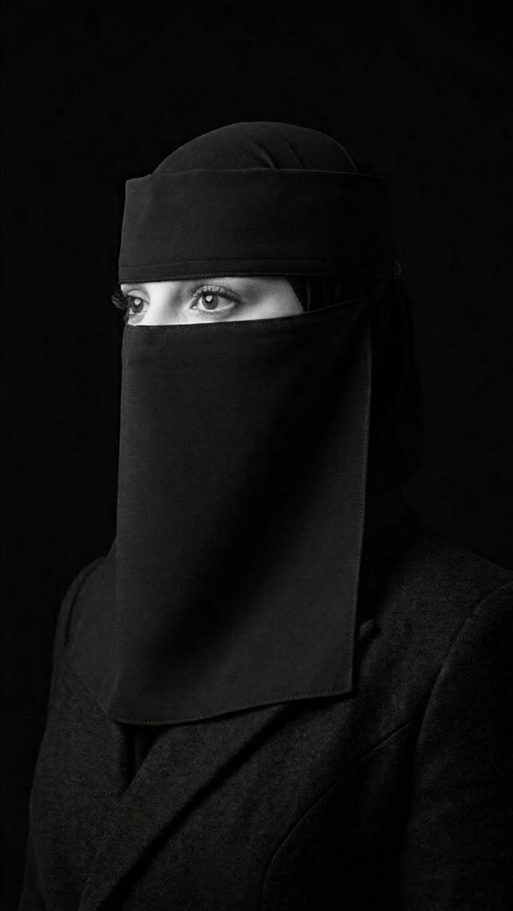 أمل، مؤسسة Lady in her Era