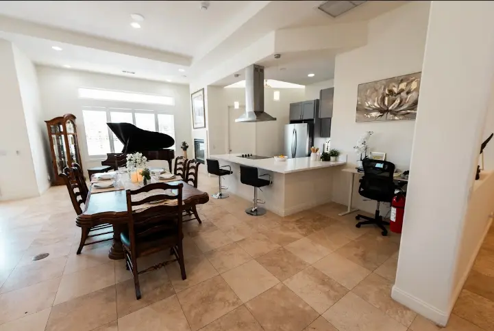 Map-style location visual for 8 Vía Solana Rancho Mirage CA