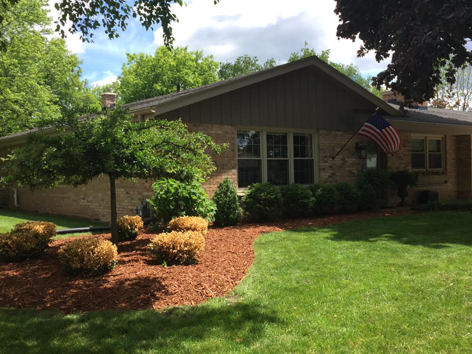 Mulch & Bed Edging in Cedarburg