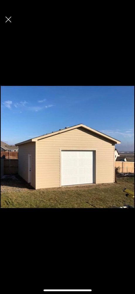 Free-standing garage